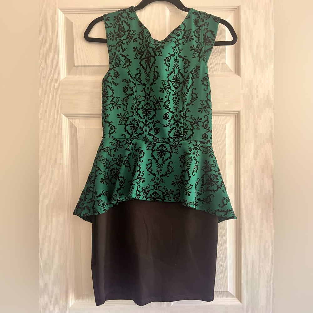 Iris dress in Medium and green clor